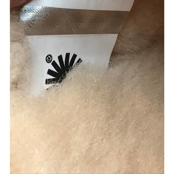 UGG Youth Boot Classic II Glitter Water Resistant - Picture 10 of 10